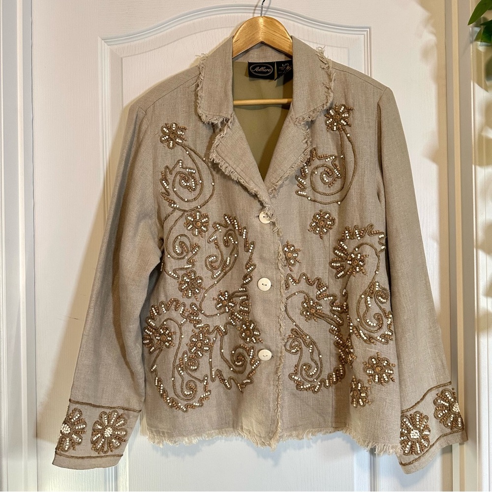 Allure Vintage 90s Beige Fringe Trim
Beaded Flower Embroidery Blazer Size L
